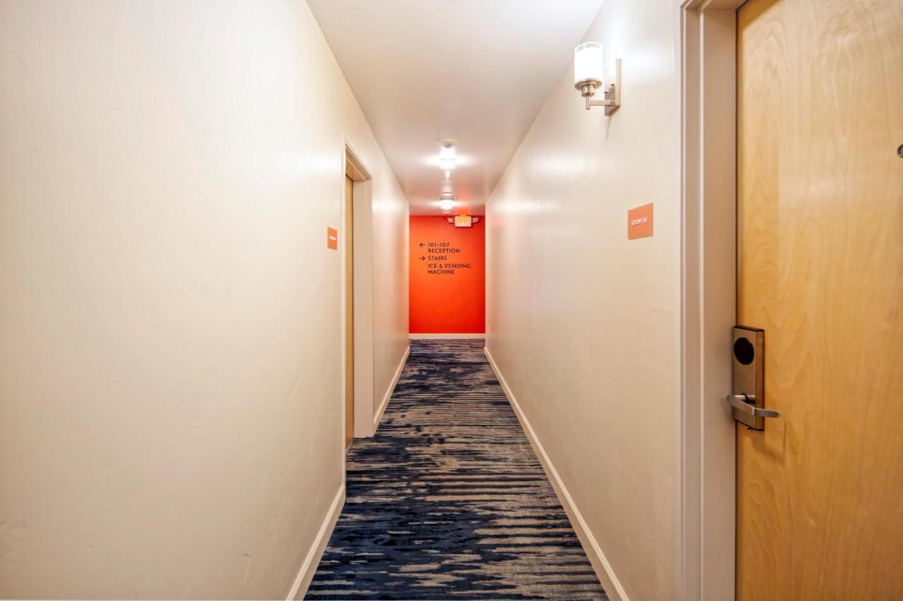 Hotel At Point 3*