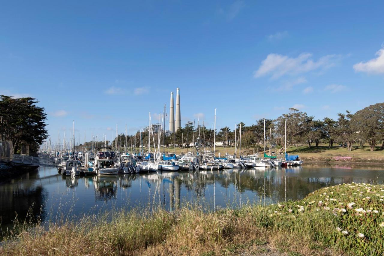 At Point Hotel Moss Landing