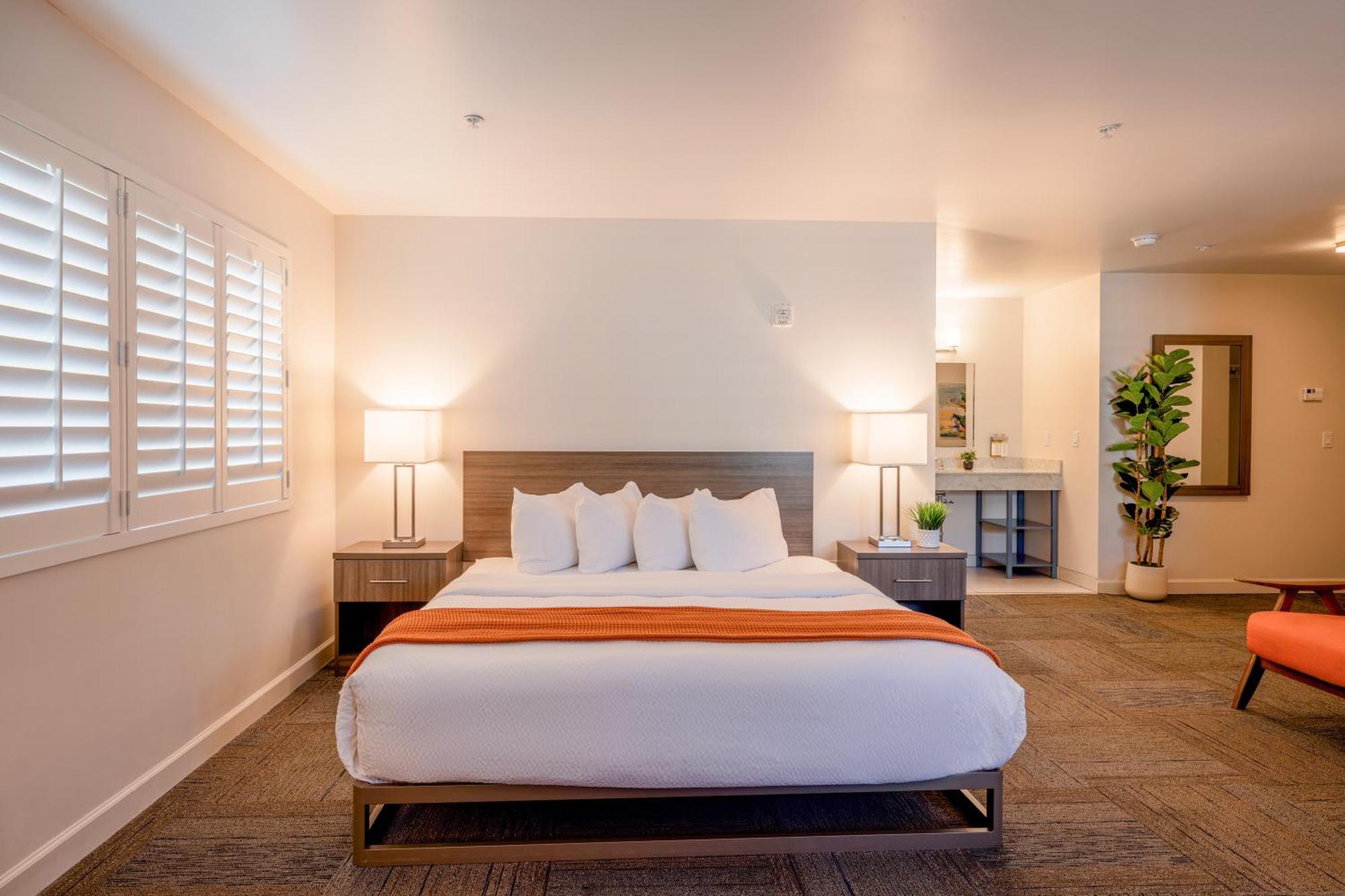 At Point Hotel Moss Landing